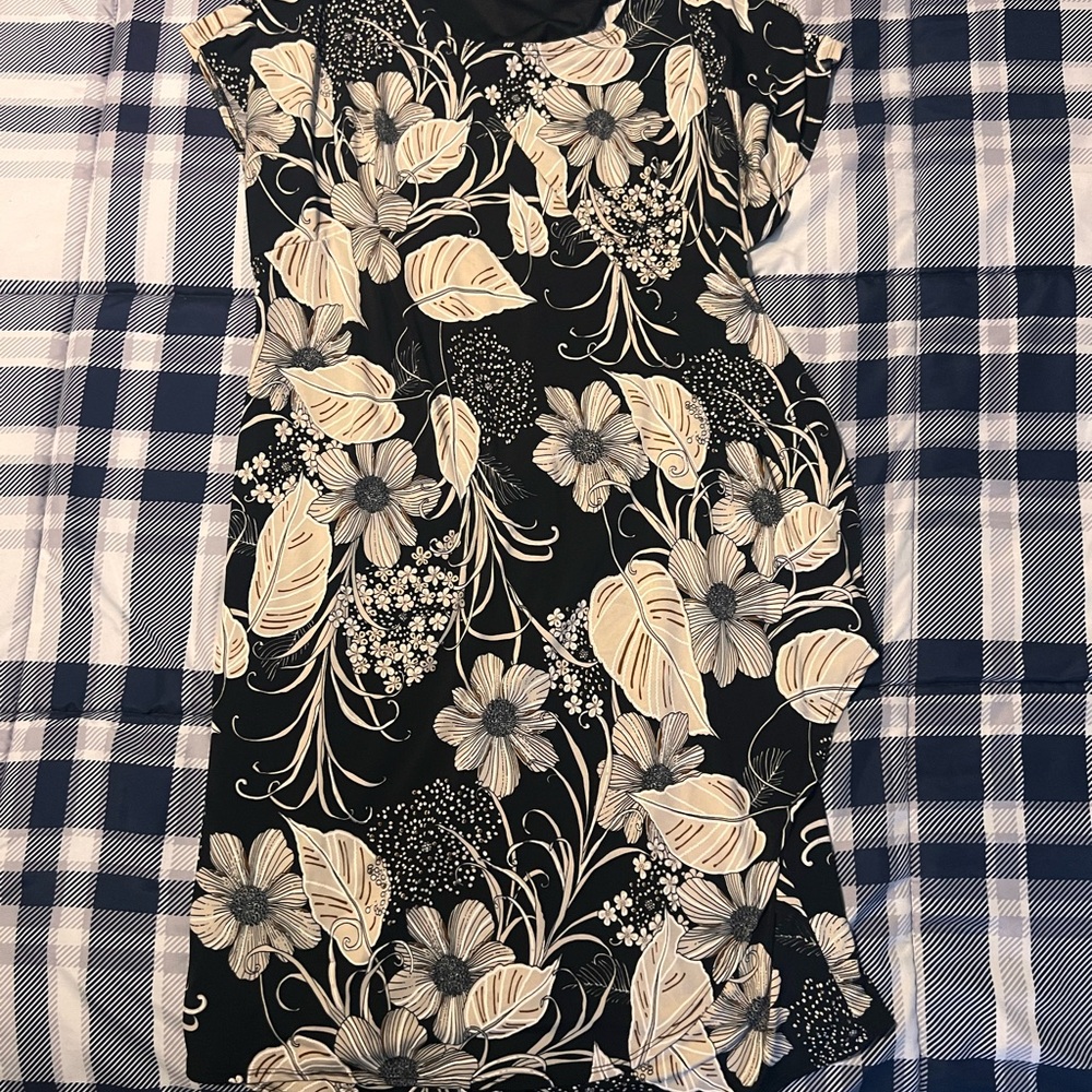 Robbie Bee Black and Cream Floral Mini Dress